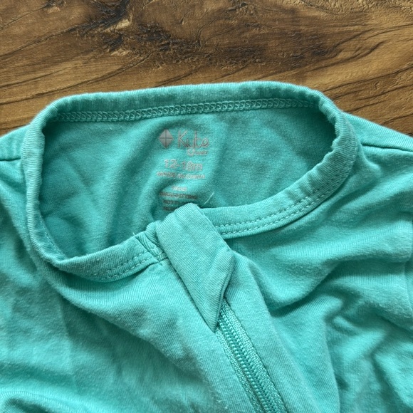 Bundle of 2 Kyte Baby pajamas, size 12-18 months - Picture 5 of 6